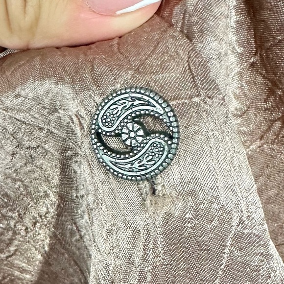 Essentials by Milano metallic gold button down shirt size L - Picture 3 of 9